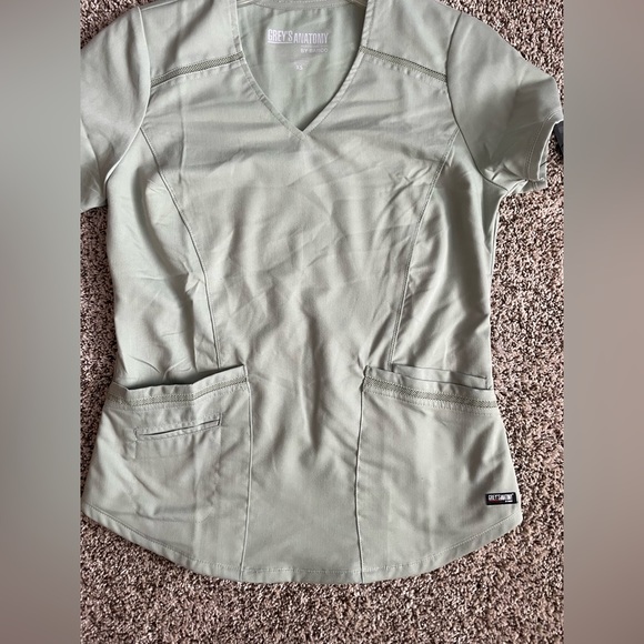 Grey’s Anatomy scrub top women’s various sizes - Picture 4 of 6